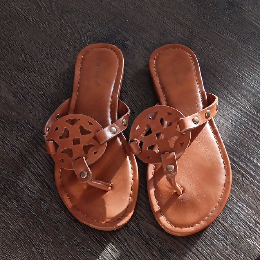 Women's Tan Leather Circle-Accent Sandals